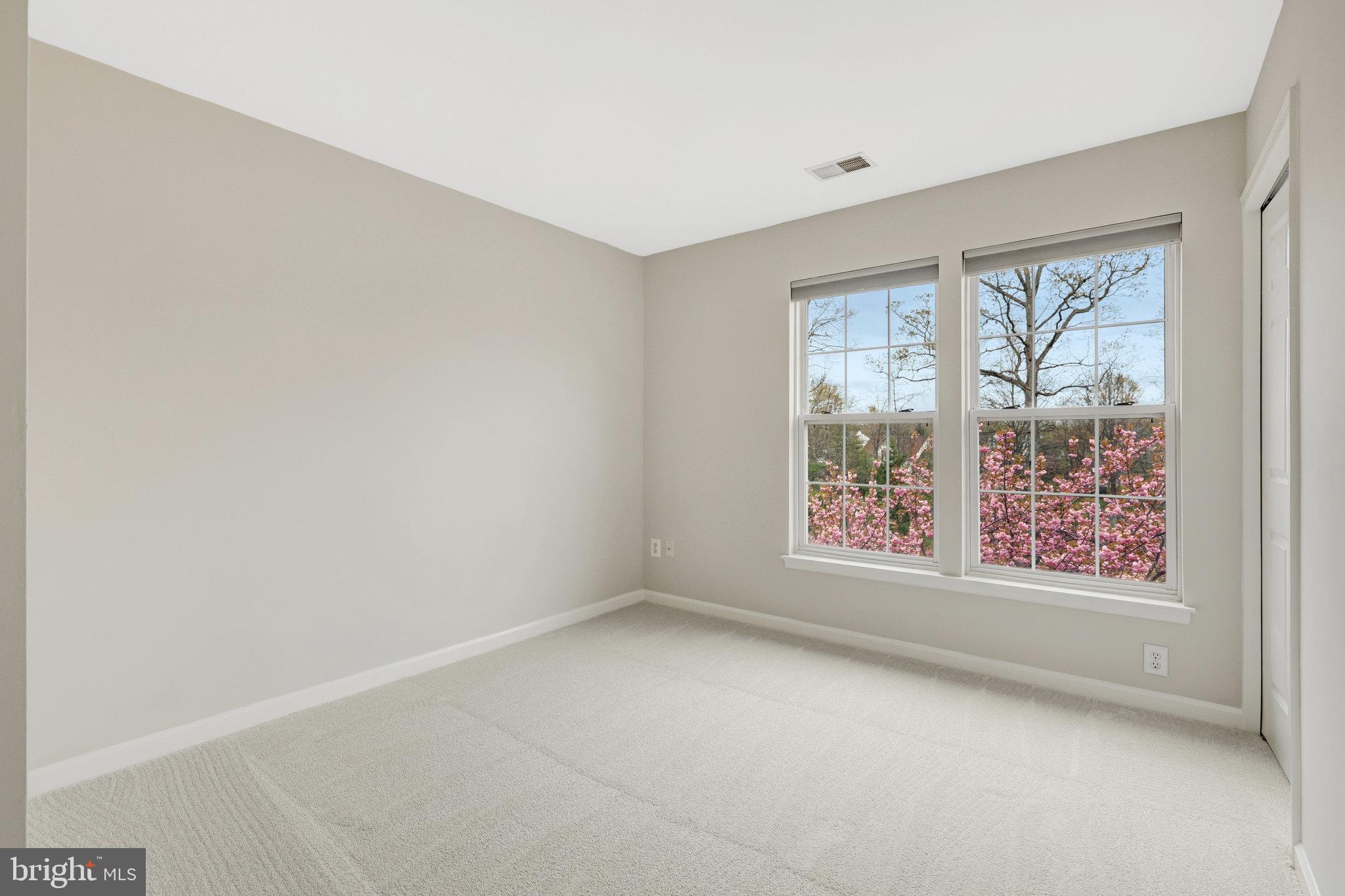 ASHBURN FARM - Residential