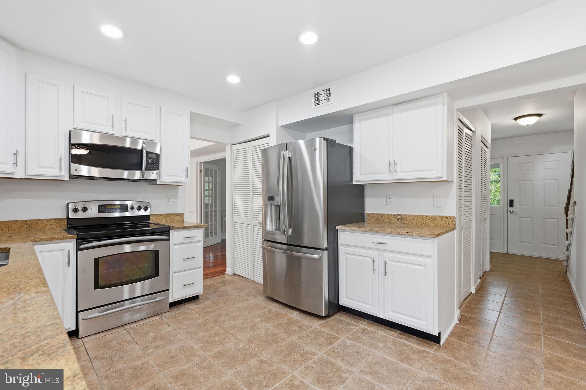 1300 BAYSHIRE LANE