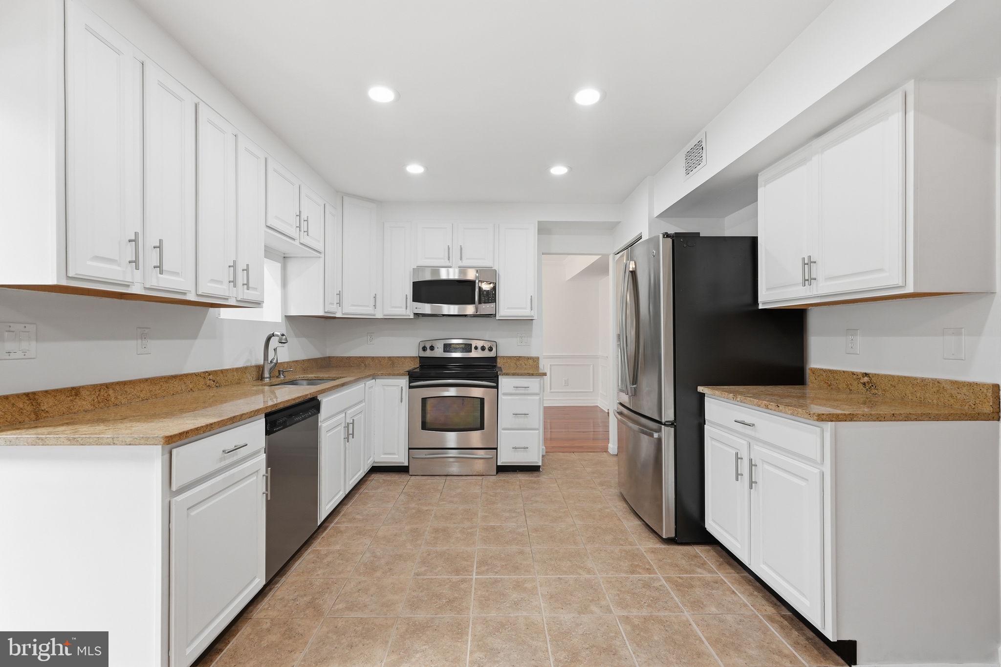 1300 BAYSHIRE LANE