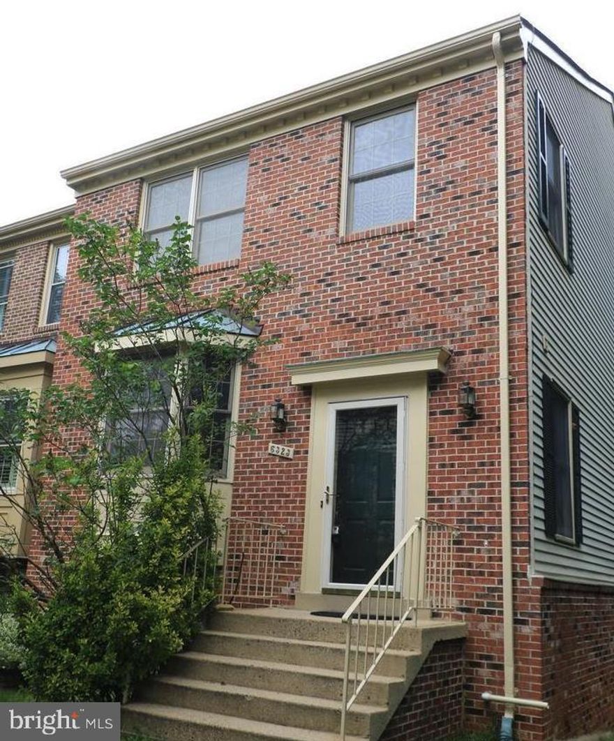 Beautiful end unit 3 level townhome with 4 bedrooms, 3.5 baths, huge eat-in kitchen with door leading out to deck overlooking trees. The fully finished walkout basement includes full bath, bedroom & family room with fireplace. Great location-walk to bus, shopping . Vacant Go Show!