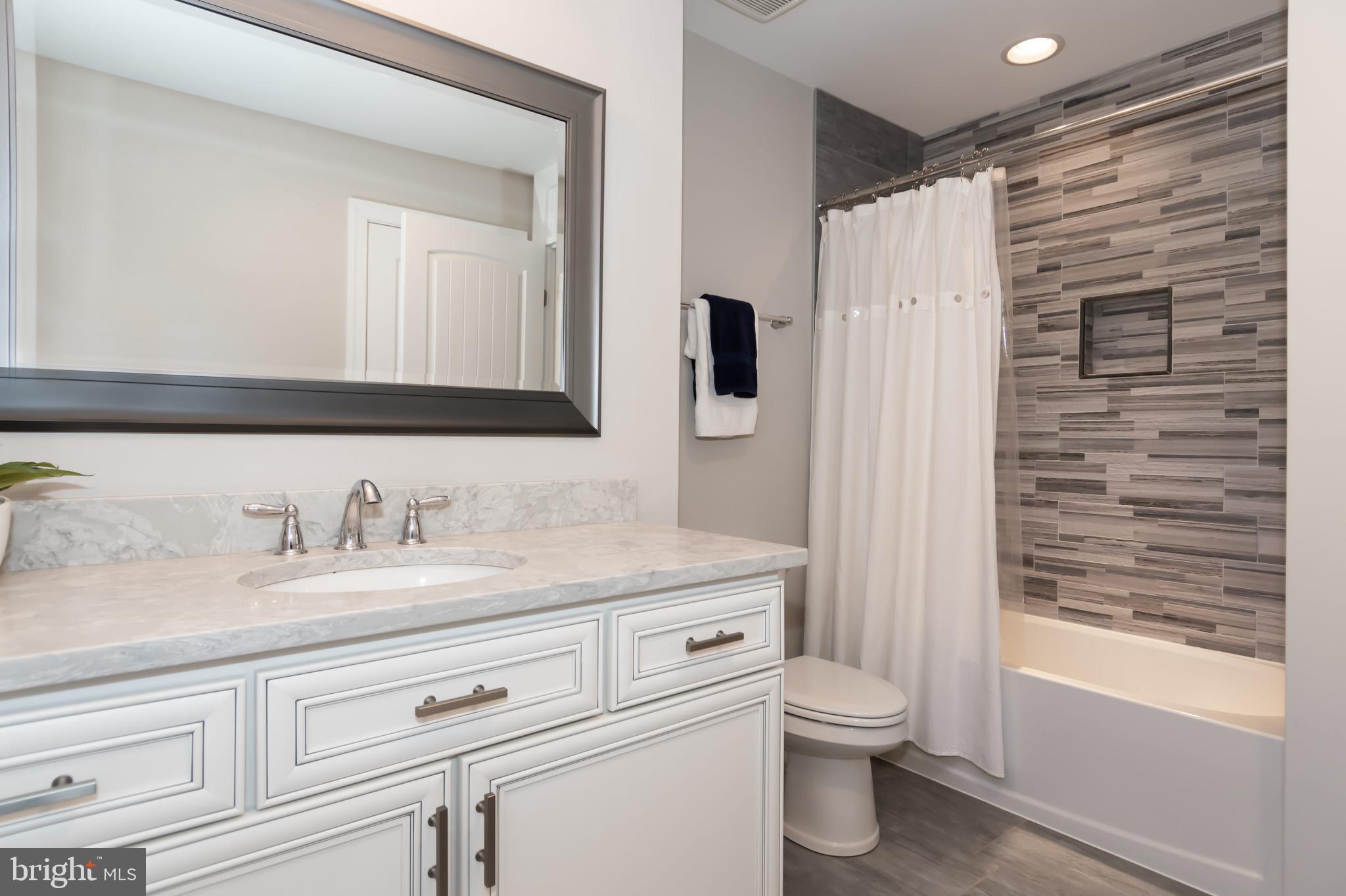 COVE CREEK CLUB - Residential