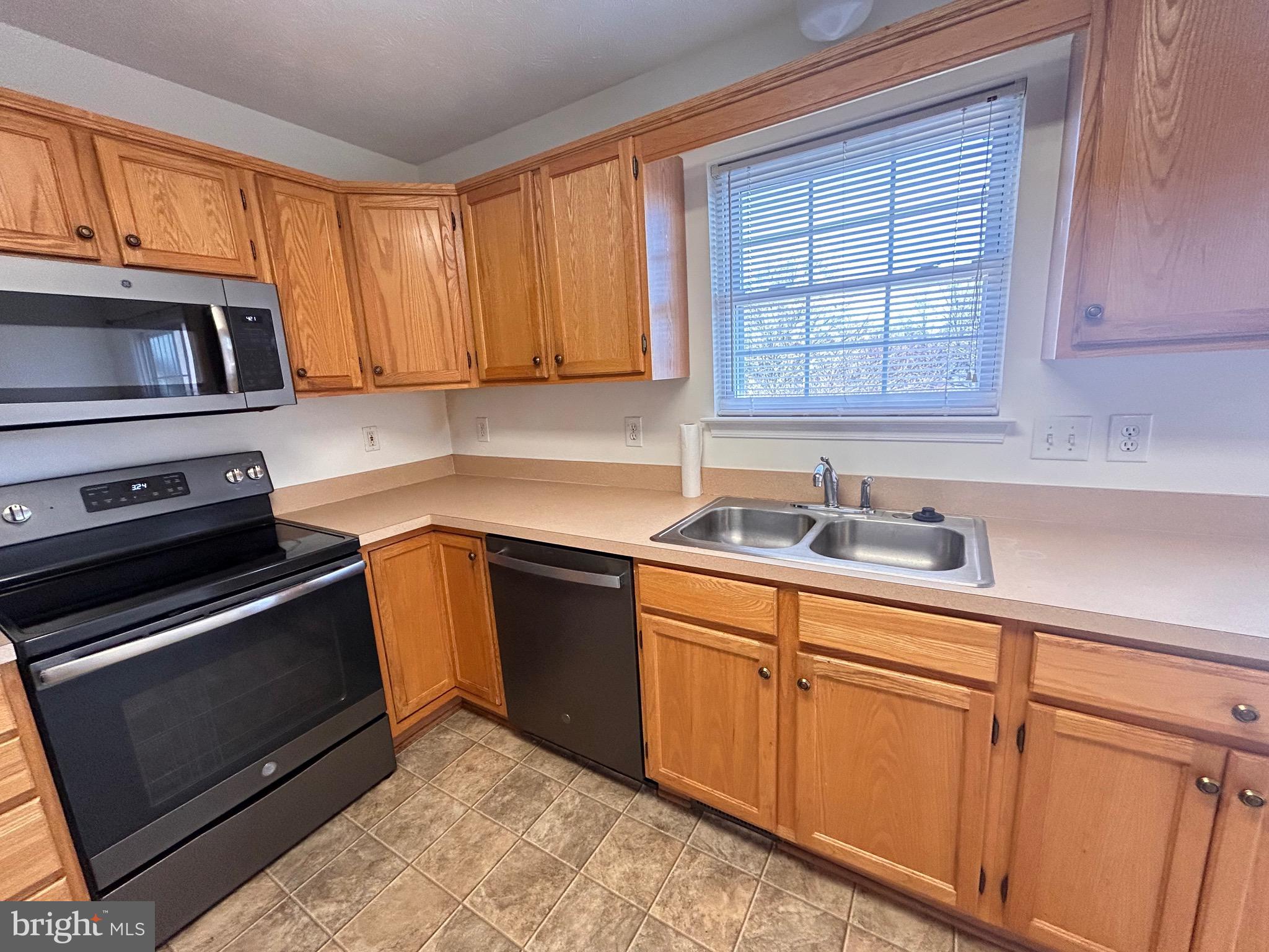 WINDSTONE - Residential Lease