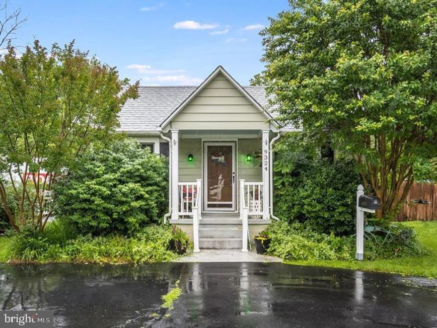 2-bedroom, 1-bathroom rental offers additional space for an office or den.  The level lot features a fully fenced backyard & a patio space for outdoor activities.  A detached 1 car garage is equipped with electricity for parking or as a workshop.   Conveniently located to the VRE and less than a mile from the metro bus stop making commuting a breeze.