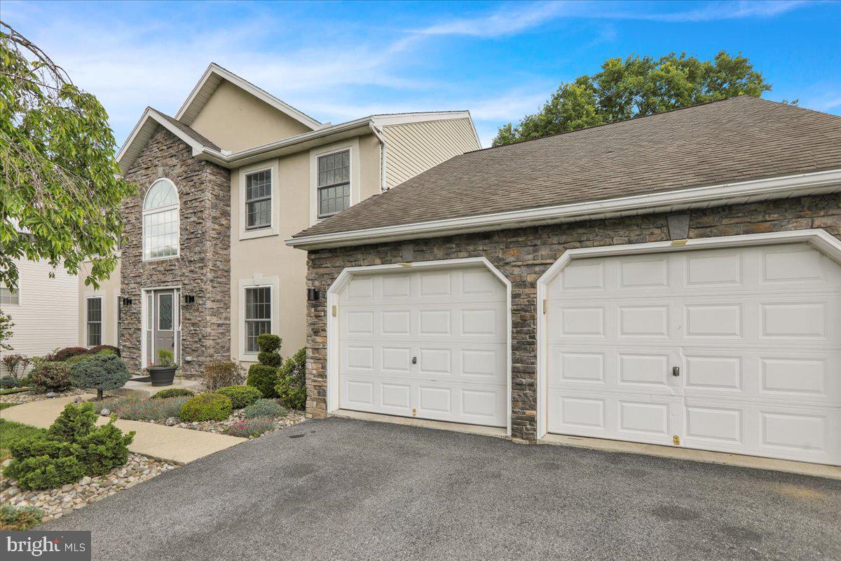 STONE GATE - Residential
