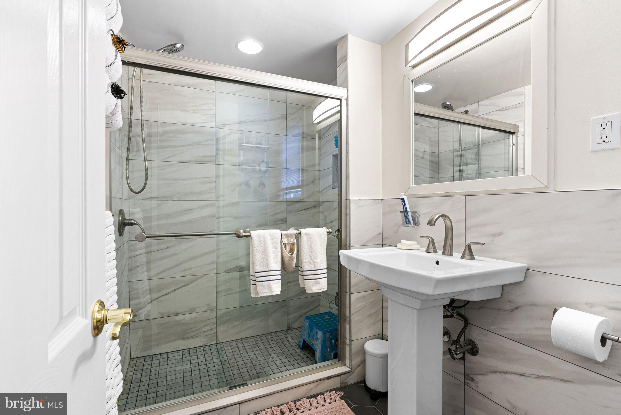 HUNTINGDON VALLEY - Residential