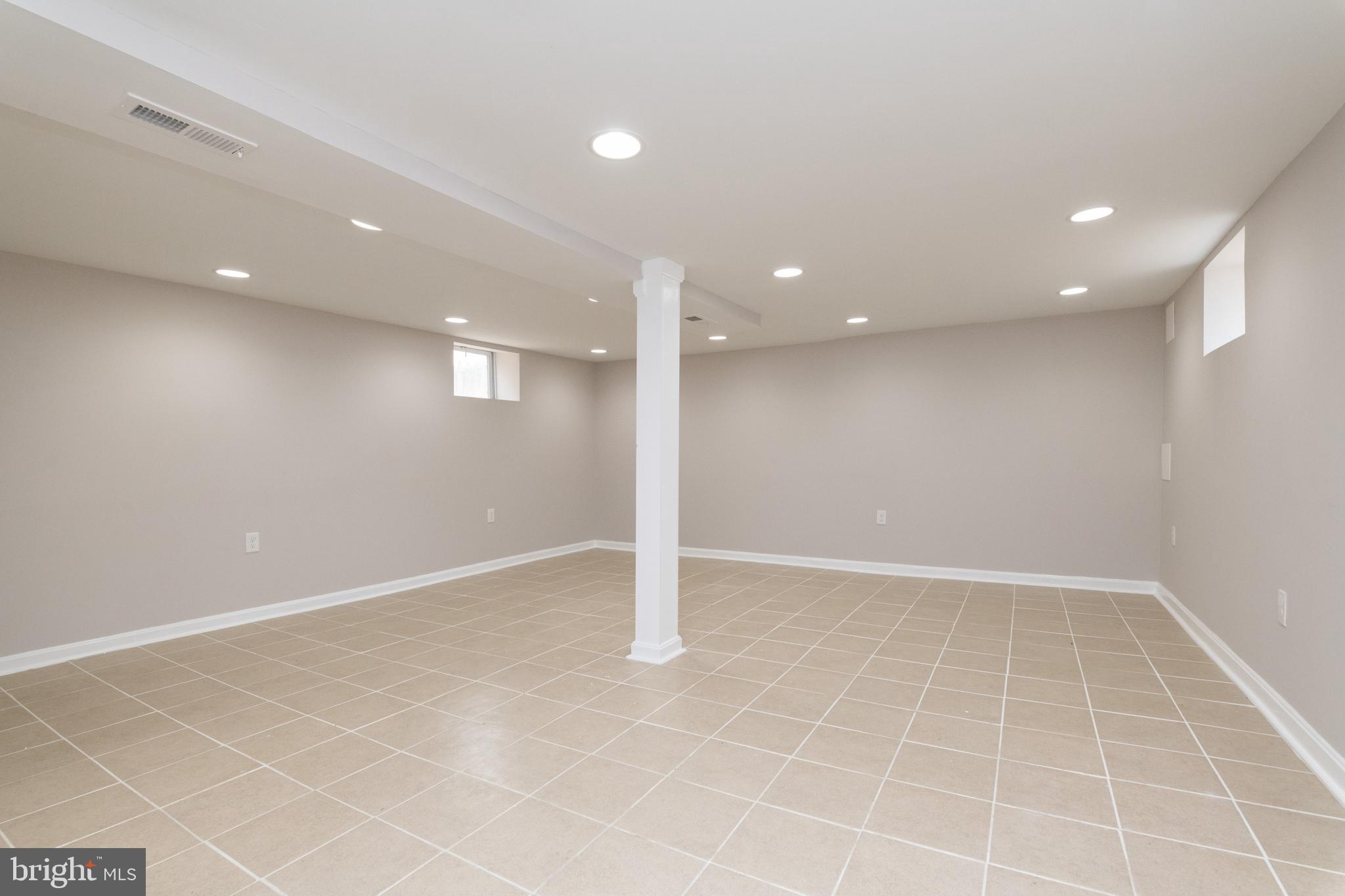 CATONSVILLE MANOR - Residential