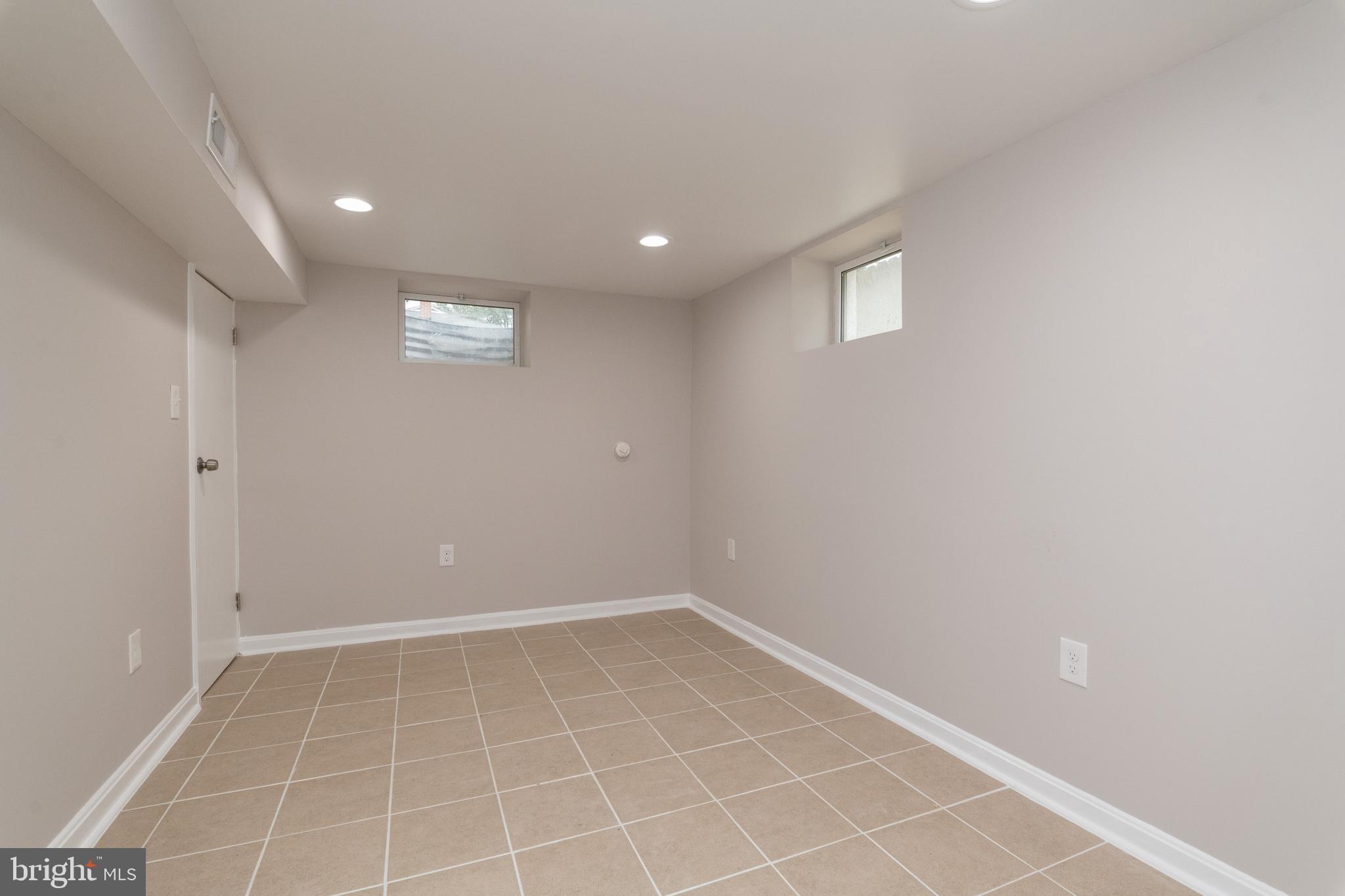 CATONSVILLE MANOR - Residential