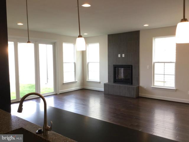 ONE LOUDOUN LANDBAY C - Residential Lease