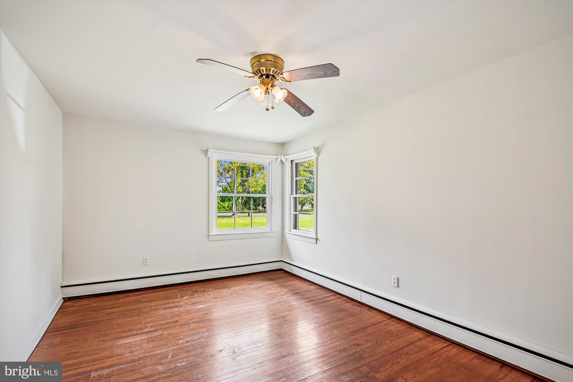 BEECHWOOD ON THE BURLEY - Land