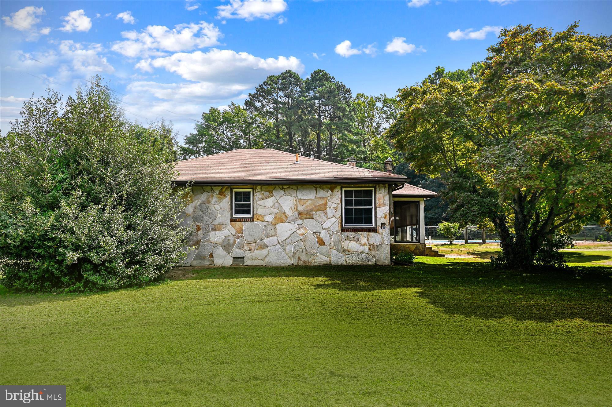 BEECHWOOD ON THE BURLEY - Land