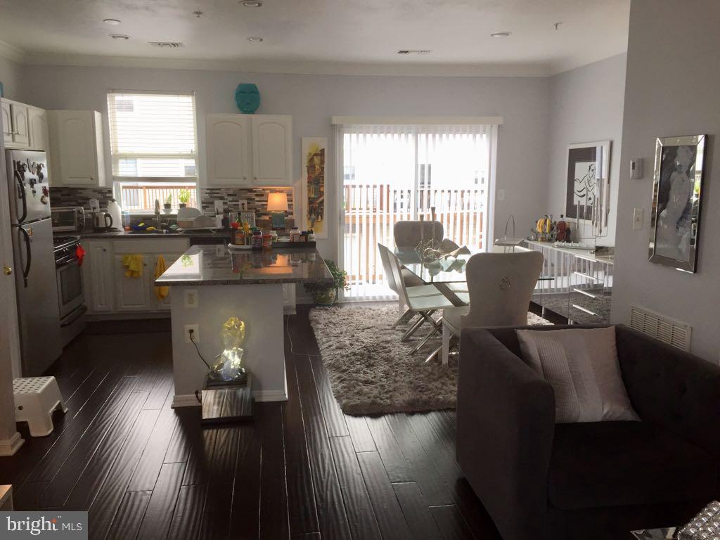 PARKSIDE AT ASHBURN - Residential