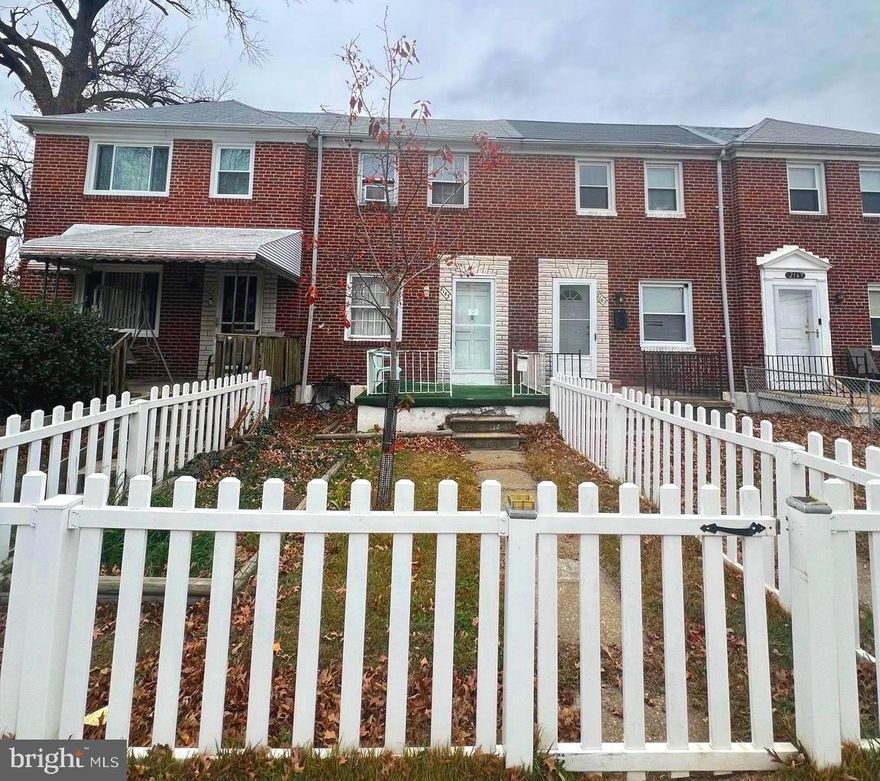 This property presents an excellent opportunity for buyers seeking a project. Located in the heart of Middle River, location is superb. Don’t wait—this home has tremendous potential!