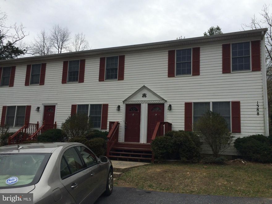 Beautiful and Bright 2 BR townhouse w/ natural bamboo wood floors in living room. Features a large eat-in kitchen, laundry closet, back deck & storage closet. Easy commute to C'ville & Staunton. Credit/Reference check. Water, Sewer & Trash included in rent.  All other utilites tenant is responsible.  Owner/Agent