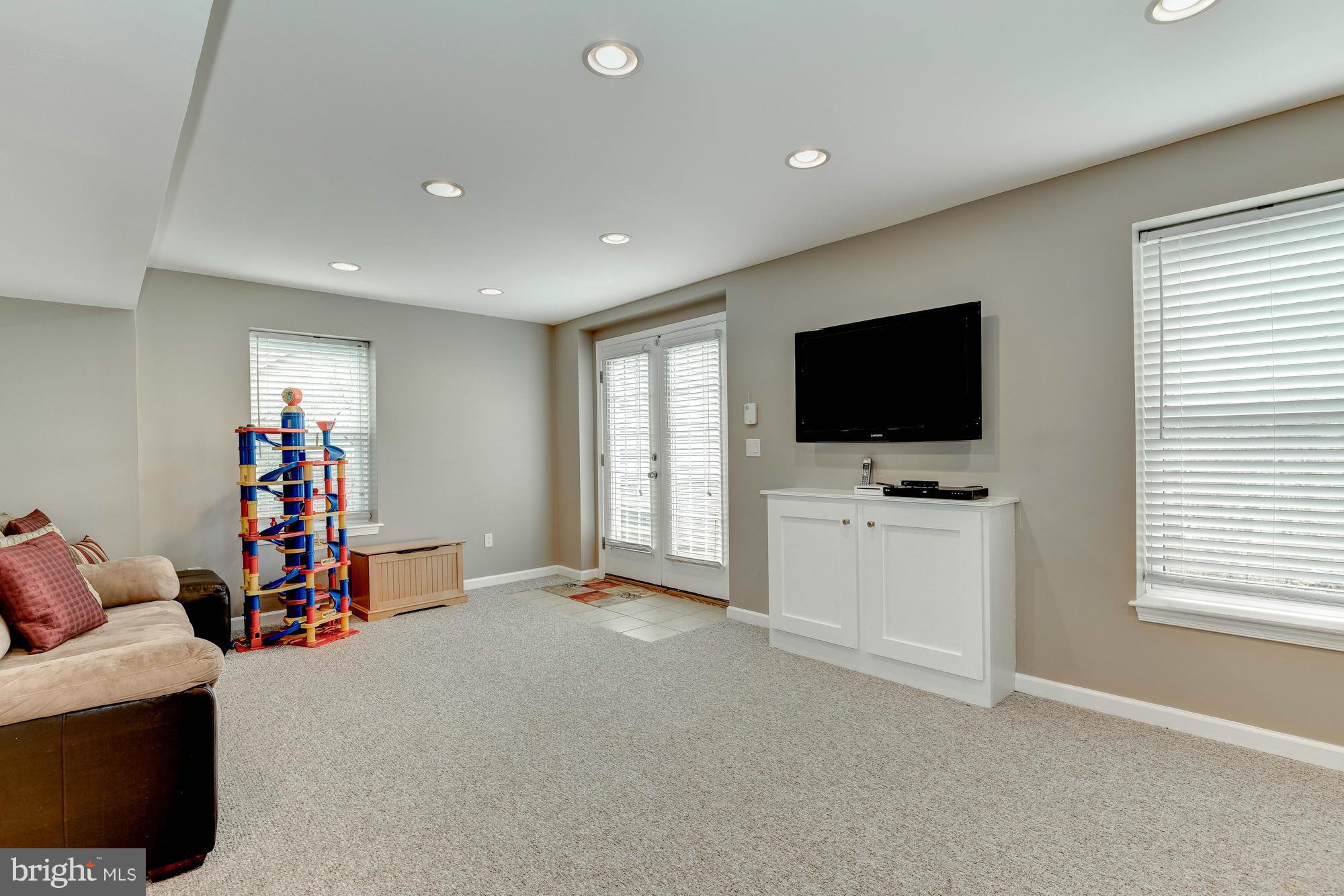 POTOMAC LAKES - Residential