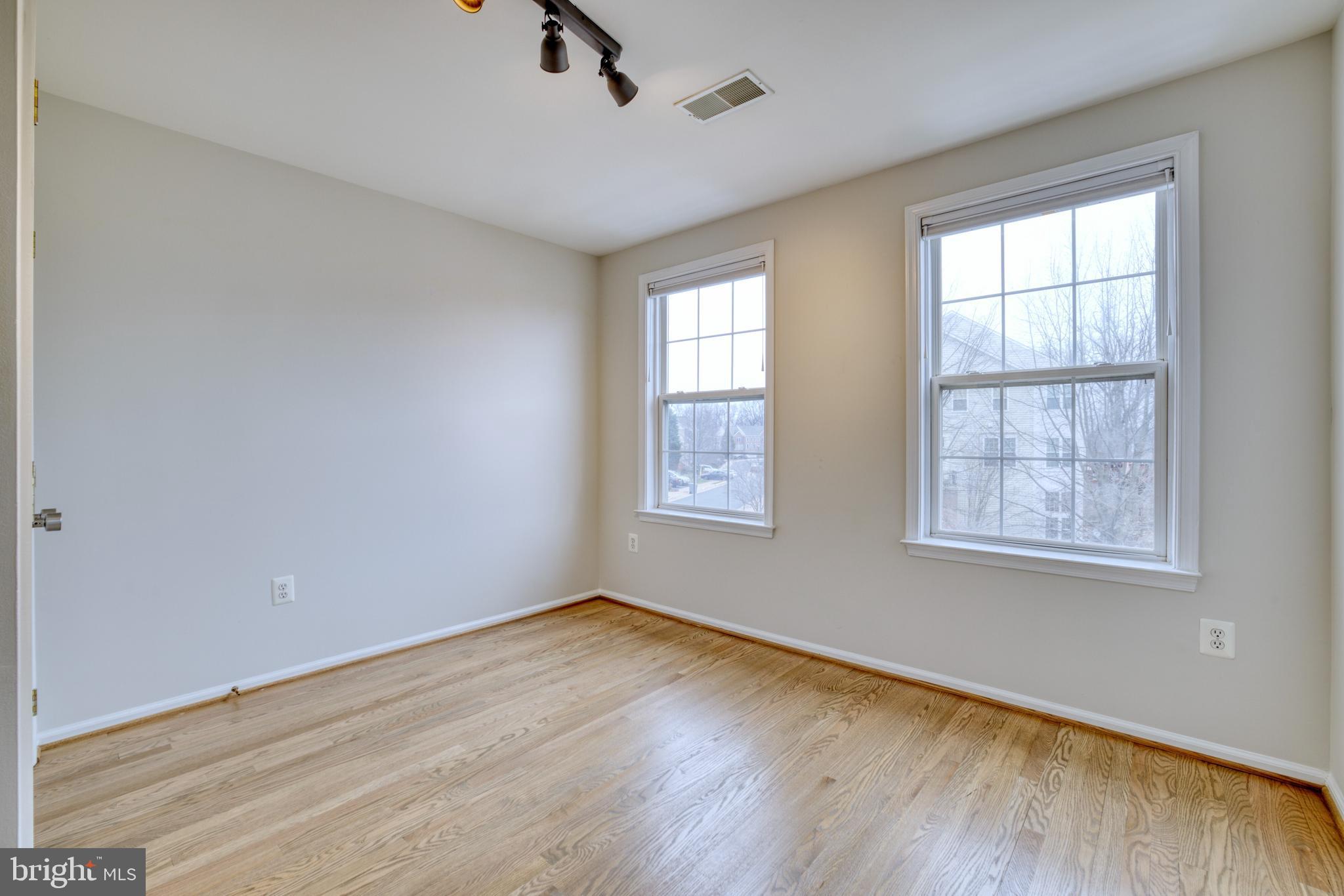 GOVERNORS GROVE - Residential Lease