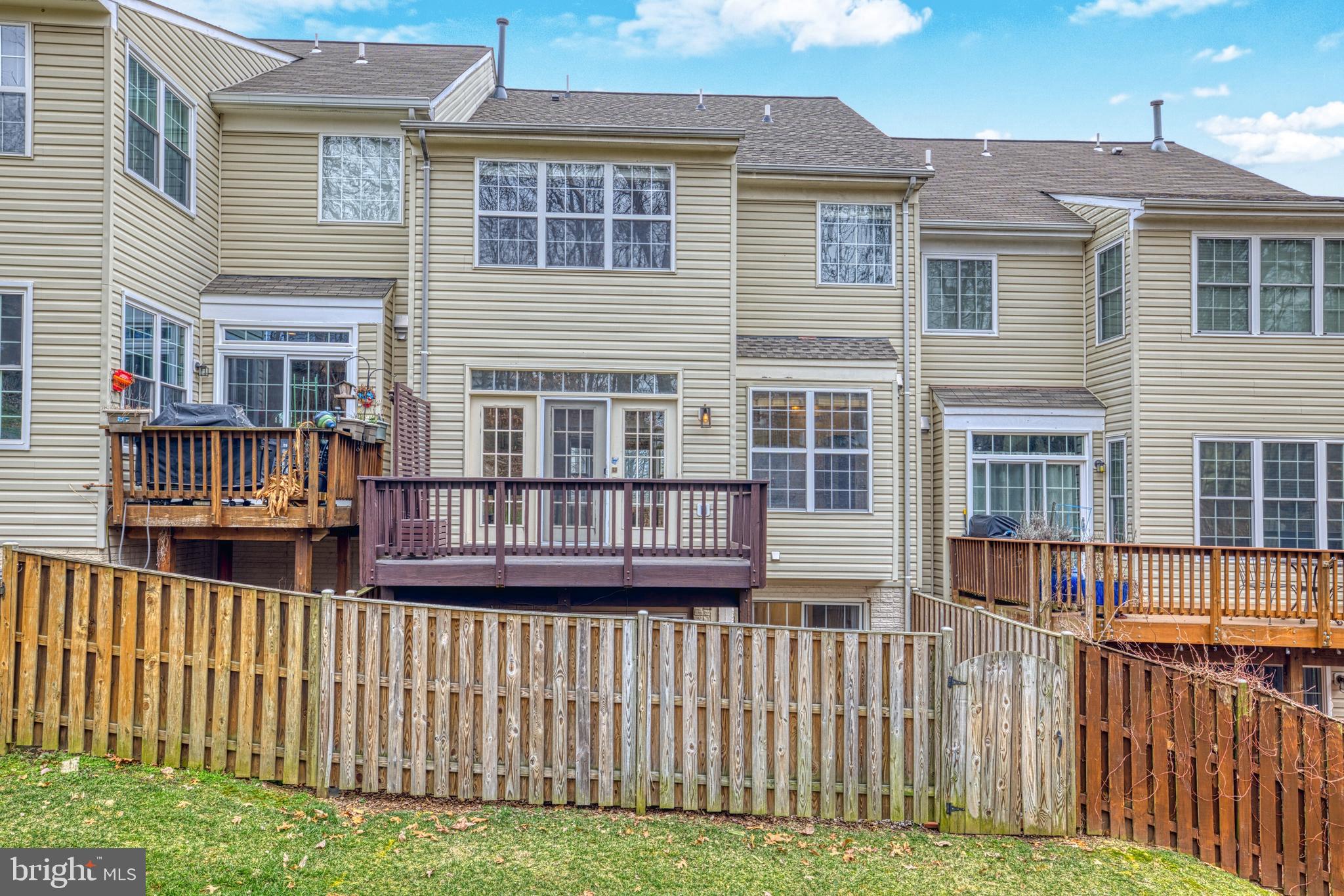 GOVERNORS GROVE - Residential Lease