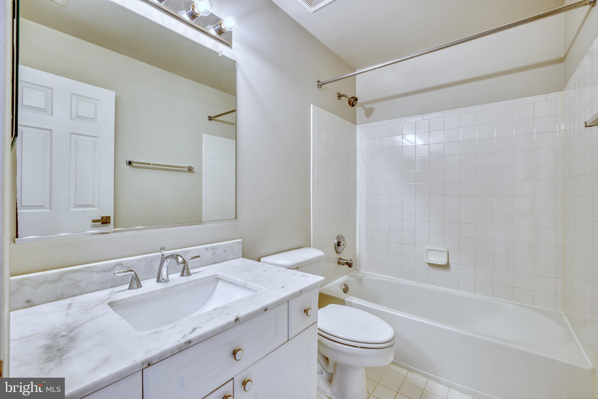 GOVERNORS GROVE - Residential Lease