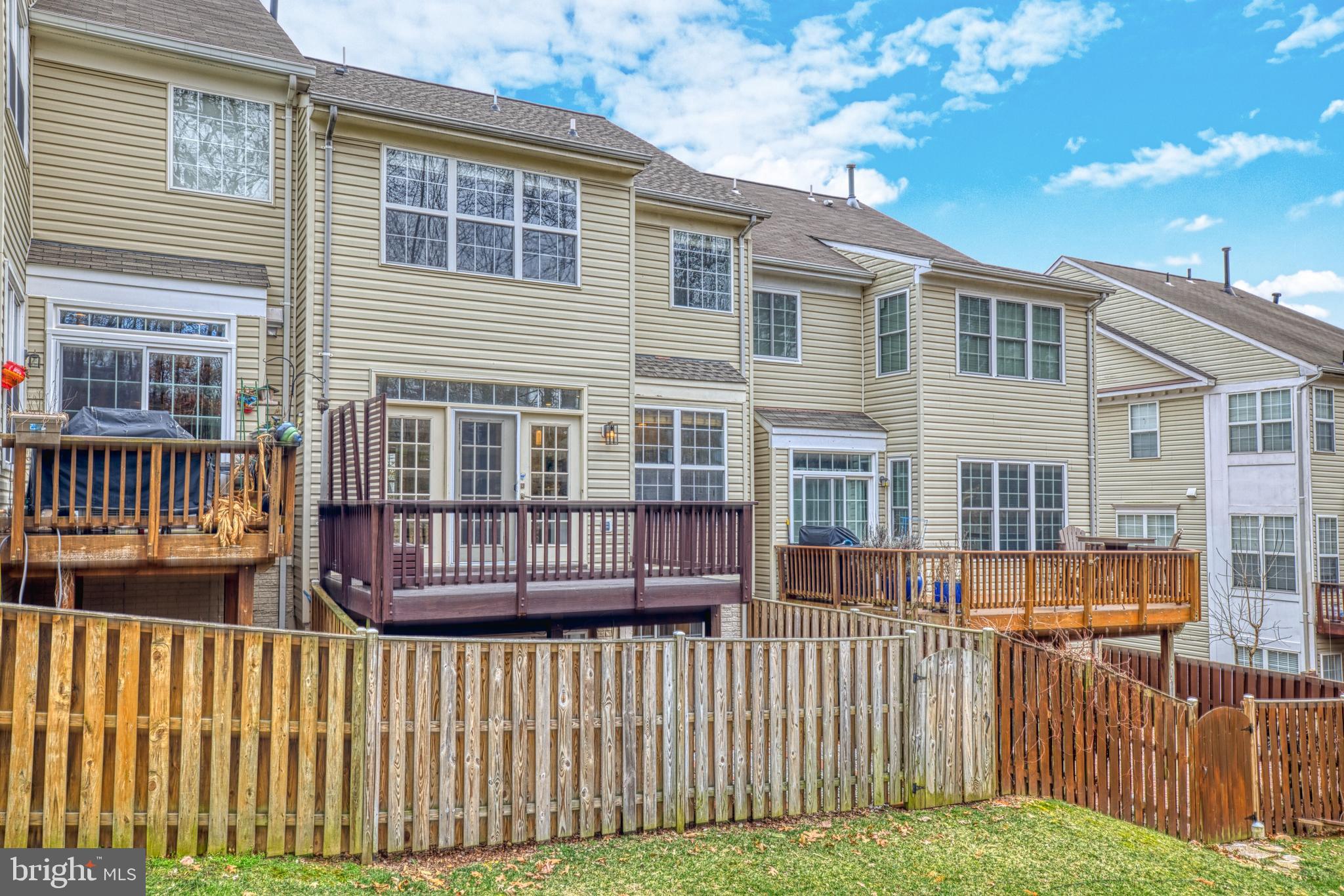 GOVERNORS GROVE - Residential Lease