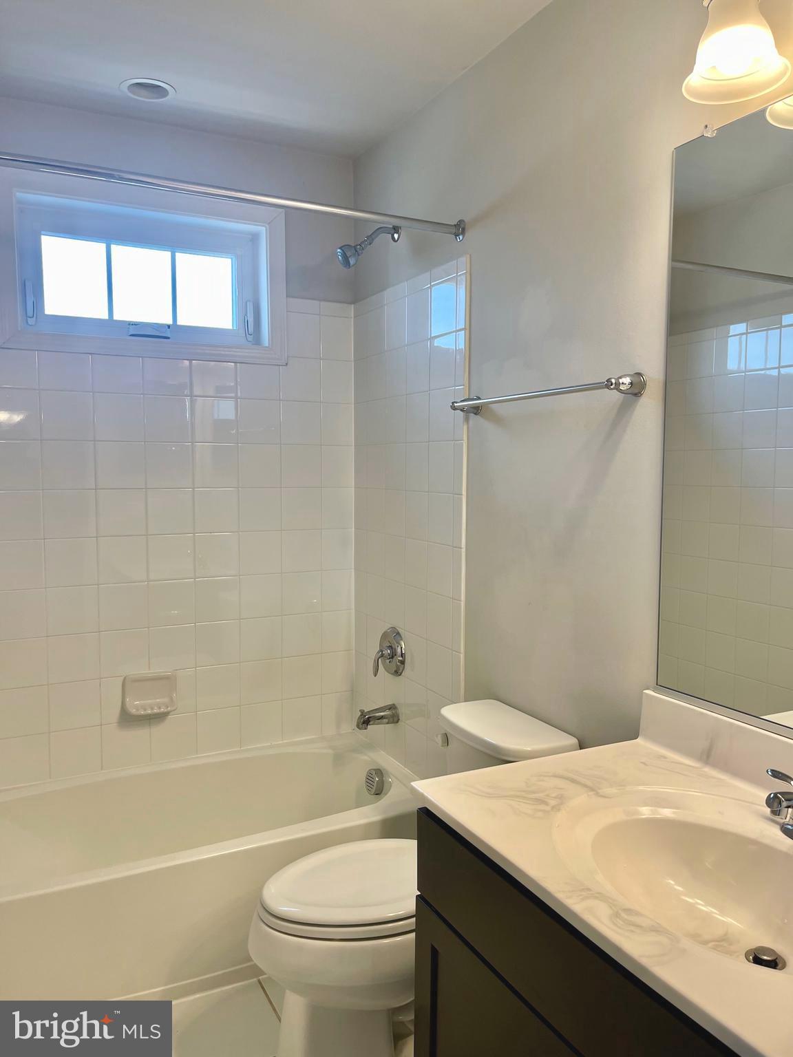 LOUDOUN VALLEY ESTATES 2 - Residential Lease