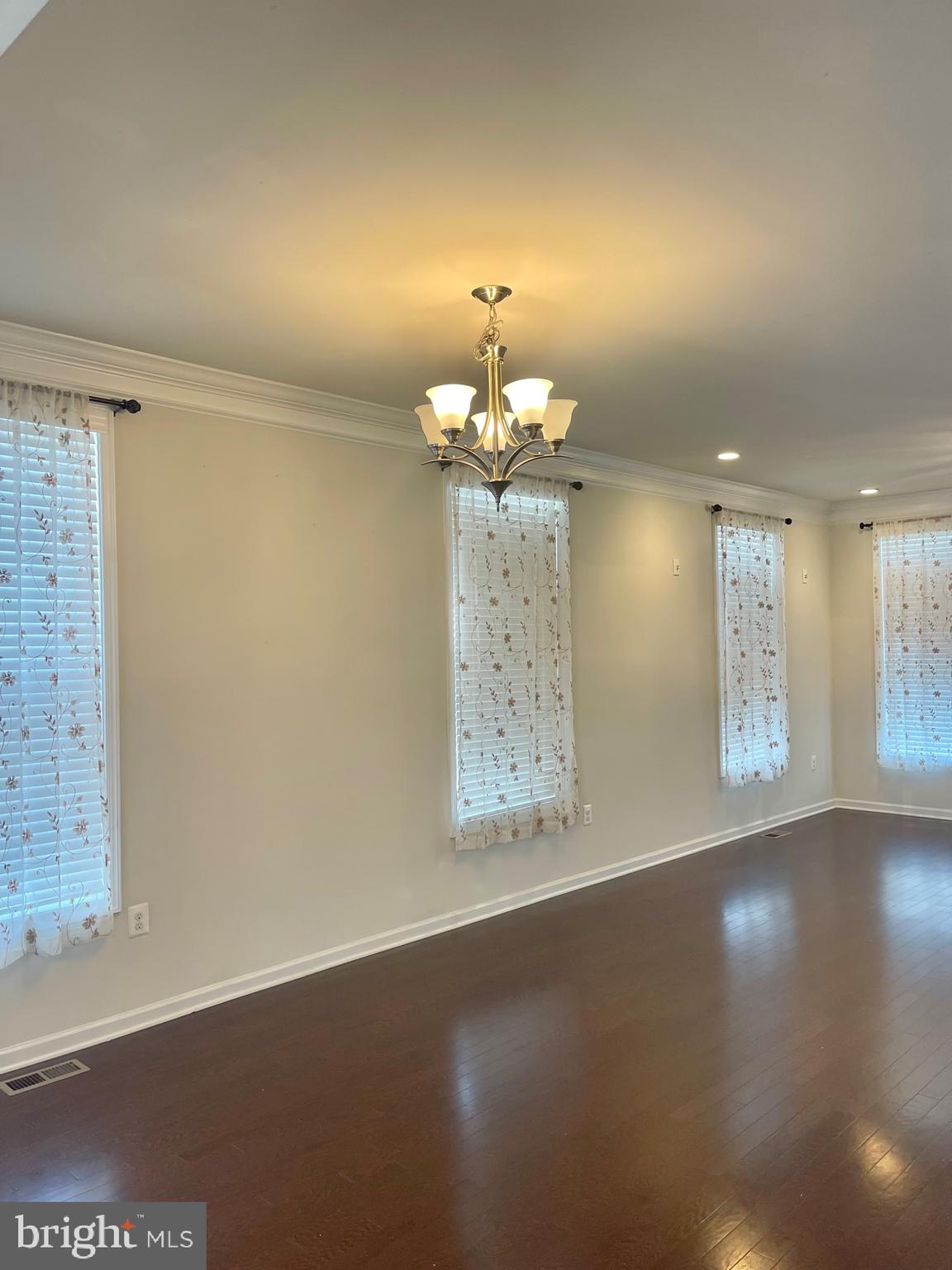 LOUDOUN VALLEY ESTATES 2 - Residential Lease