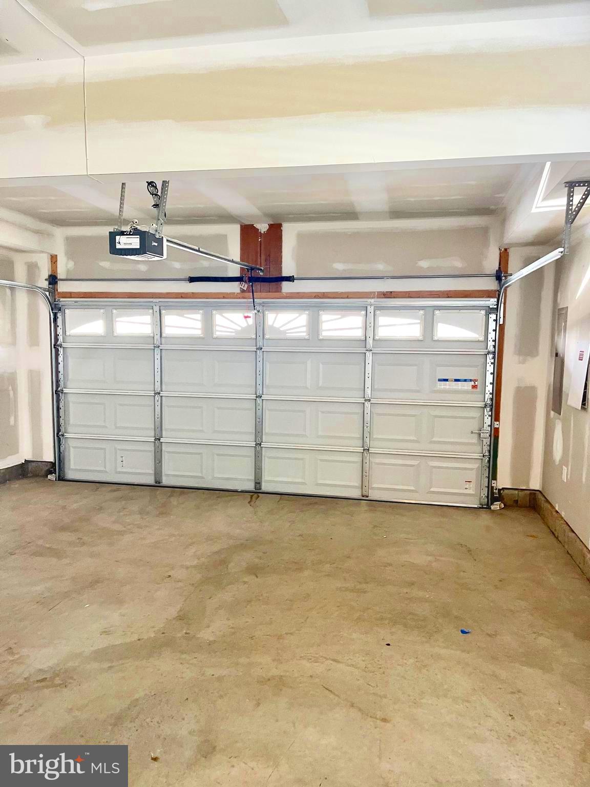 LOUDOUN VALLEY ESTATES 2 - Residential Lease