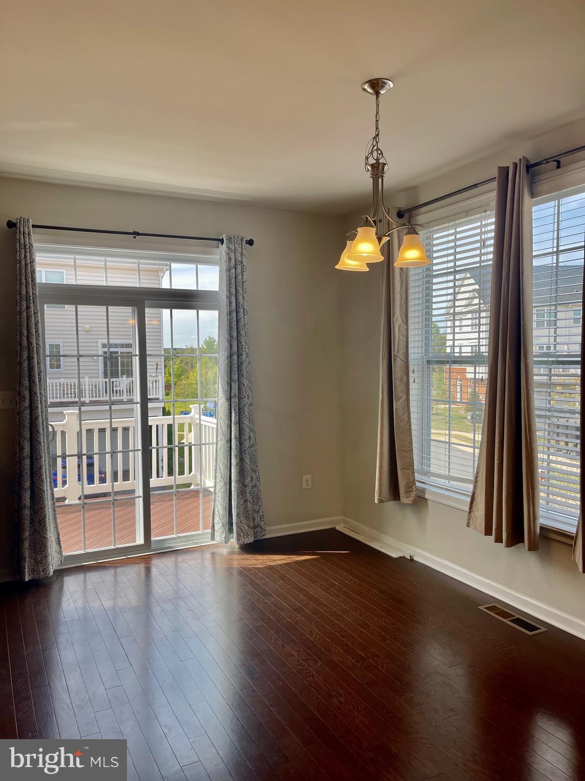 LOUDOUN VALLEY ESTATES 2 - Residential Lease