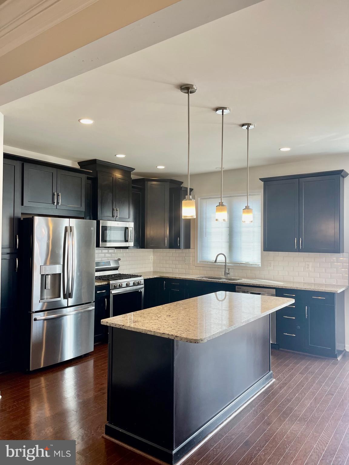 LOUDOUN VALLEY ESTATES 2 - Residential Lease