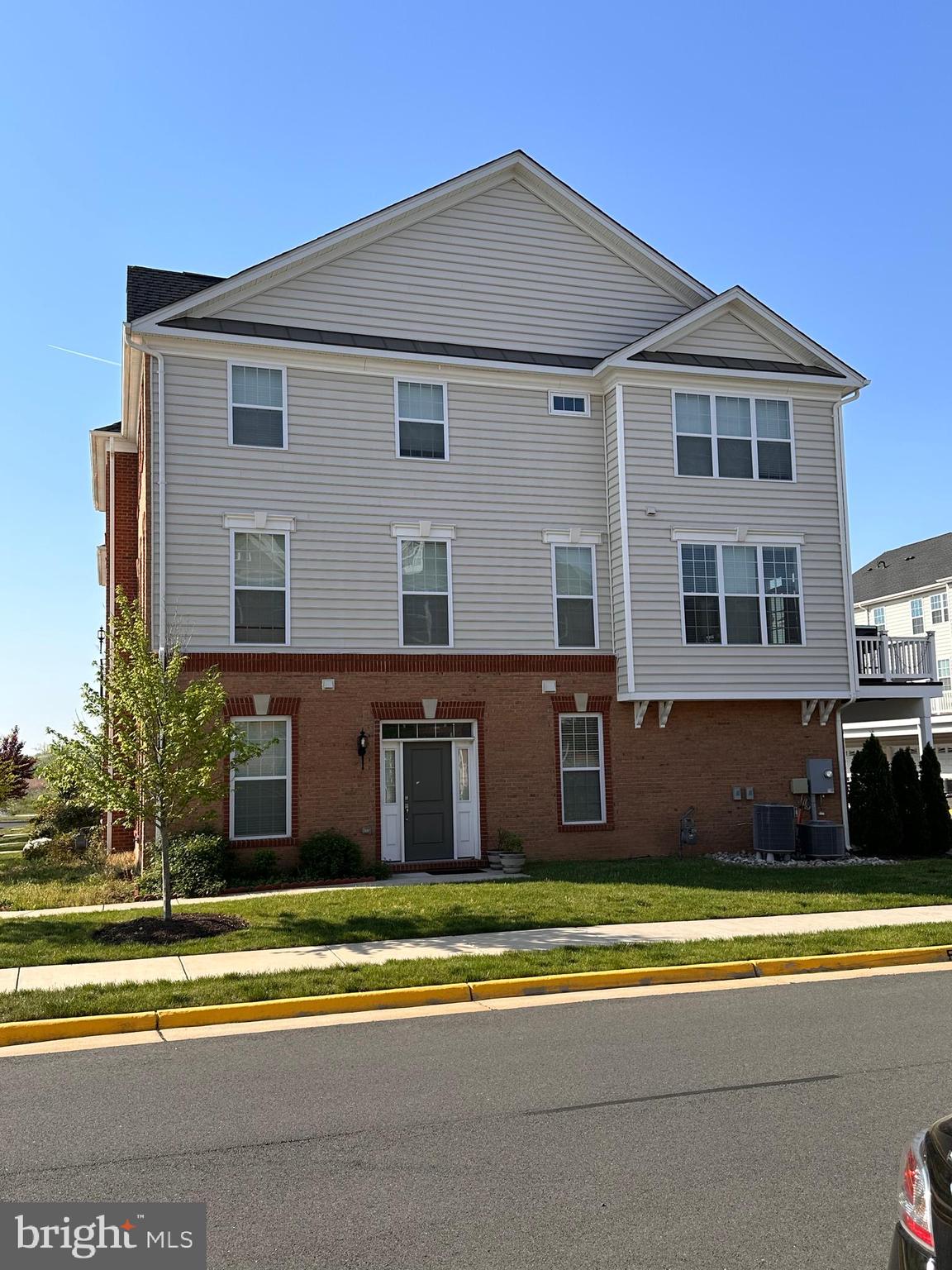 LOUDOUN VALLEY ESTATES 2 - Residential Lease