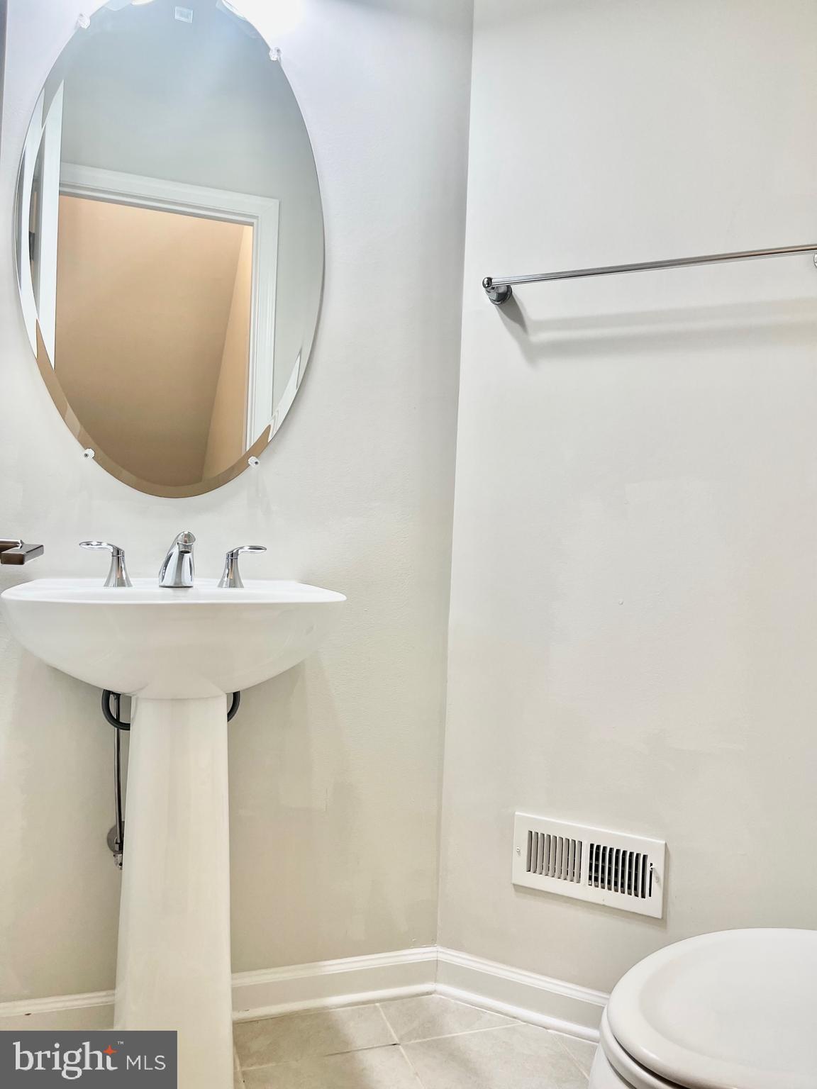 LOUDOUN VALLEY ESTATES 2 - Residential Lease