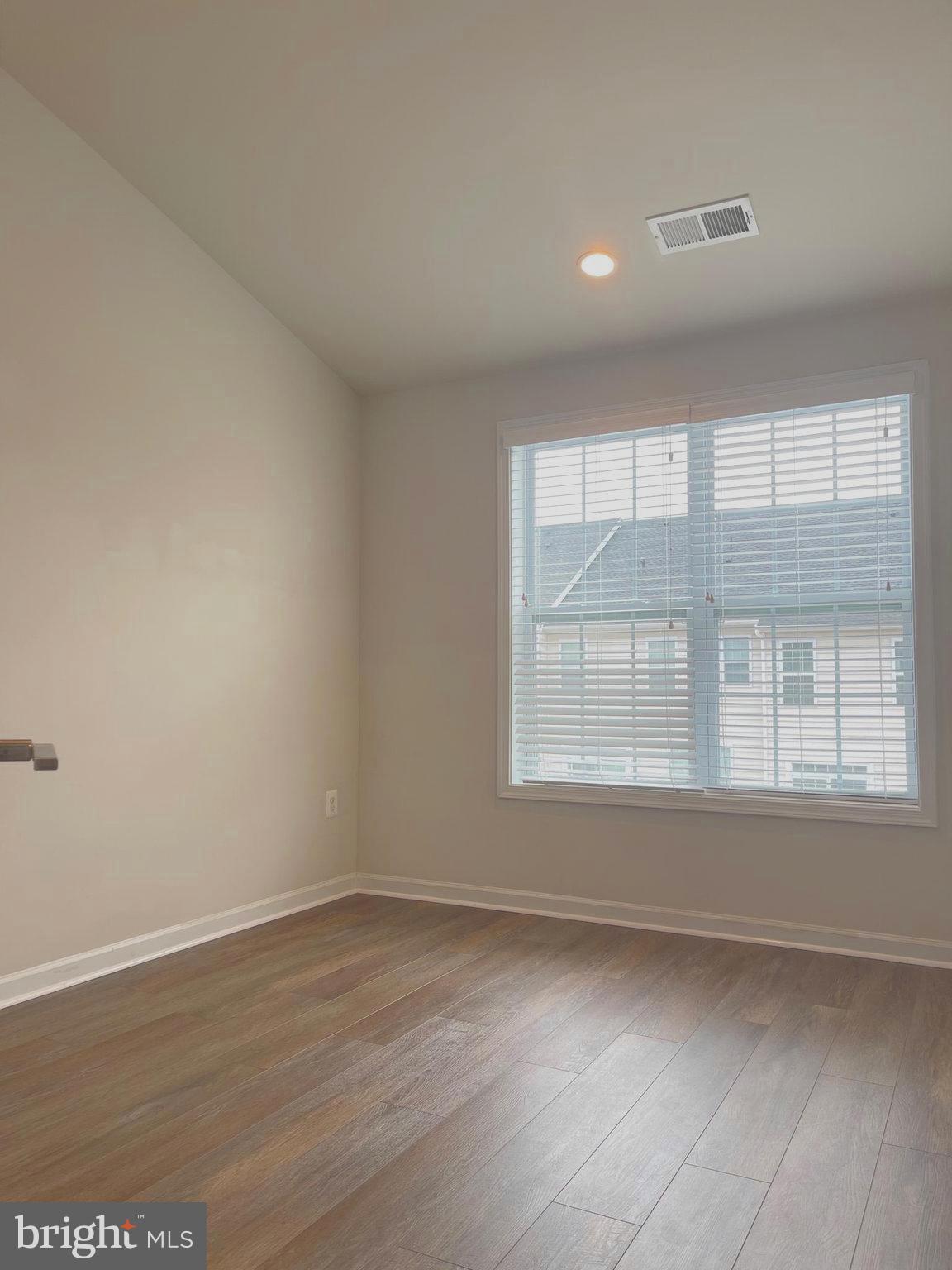 LOUDOUN VALLEY ESTATES 2 - Residential Lease