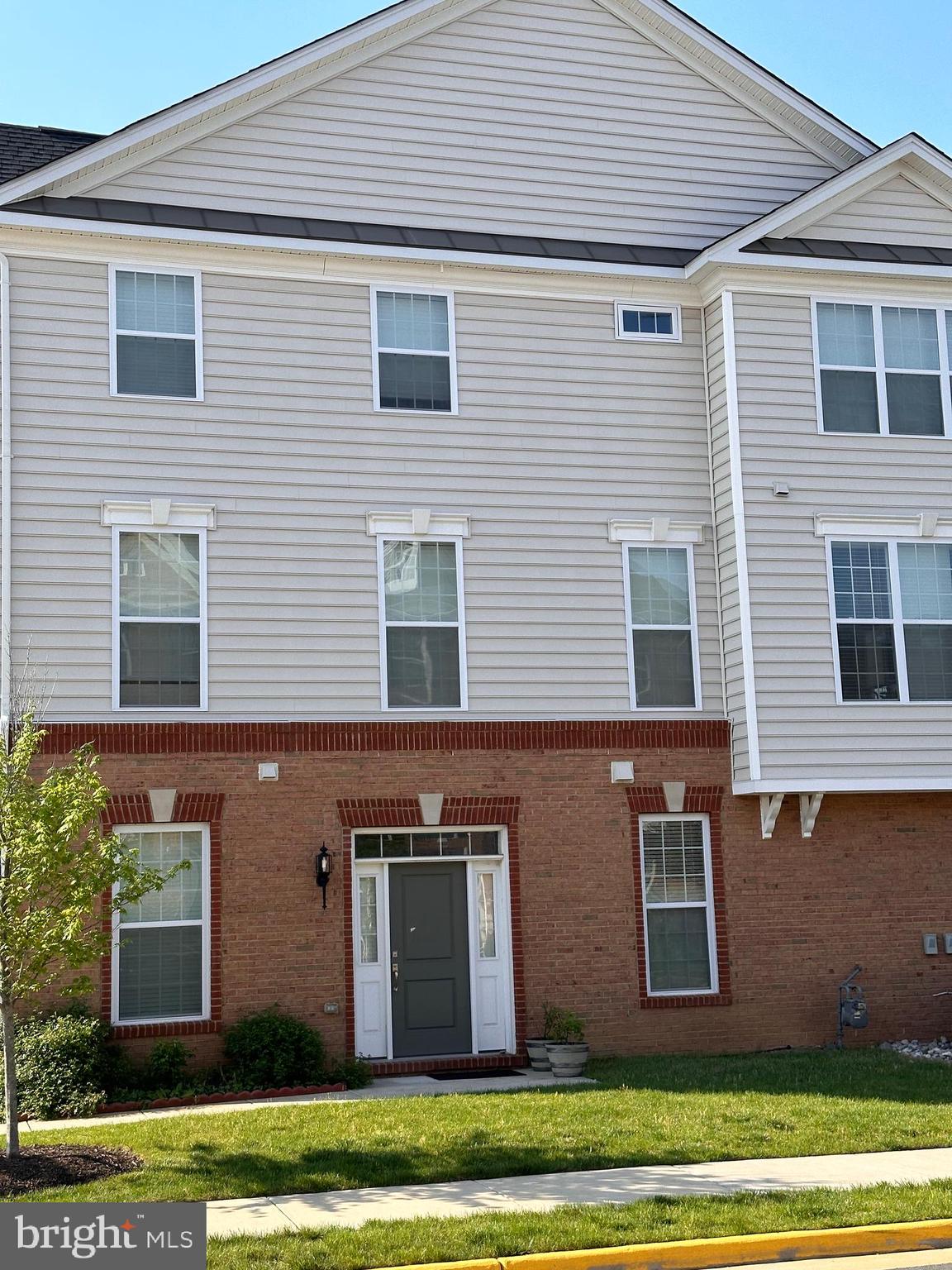 LOUDOUN VALLEY ESTATES 2 - Residential Lease