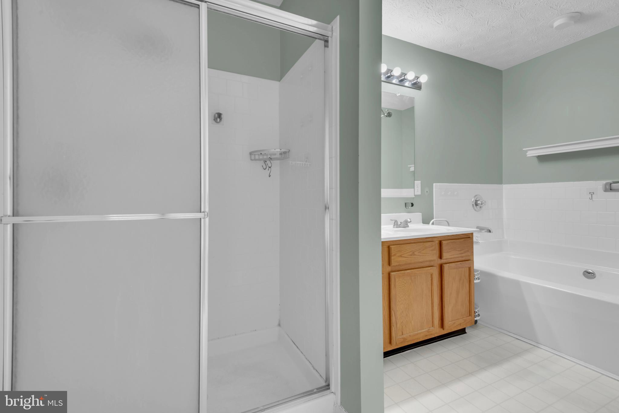 ANNAPOLIS OVERLOOK - Residential