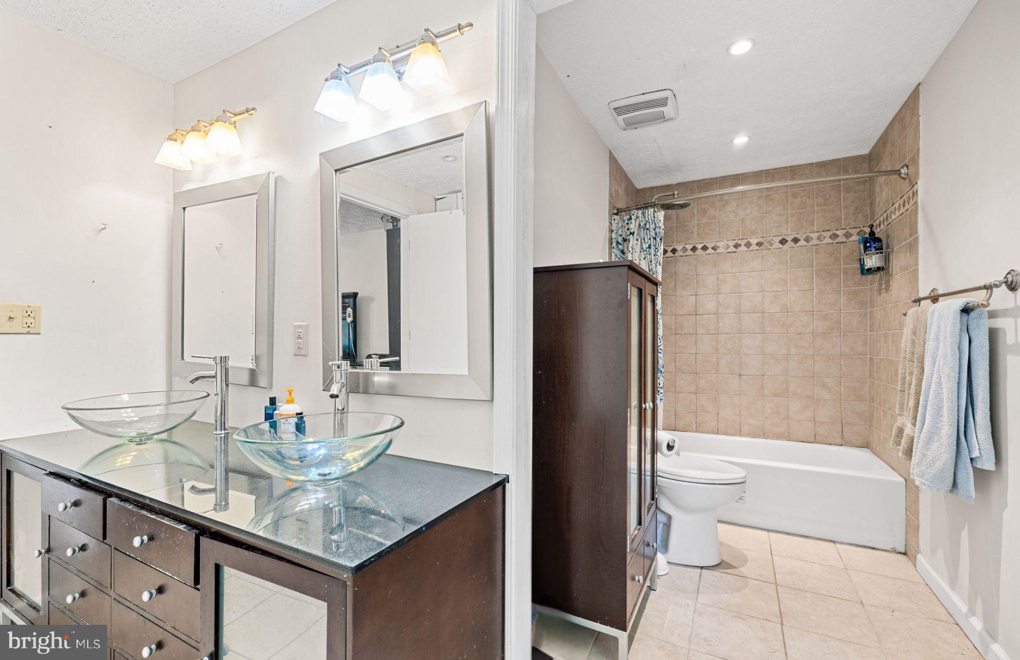 MONTCLAIR/COUNTRY CLUB - Residential