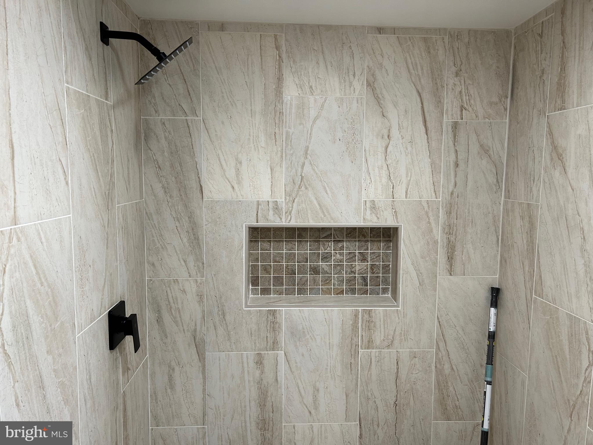 BRADBURY PARK - Residential Lease