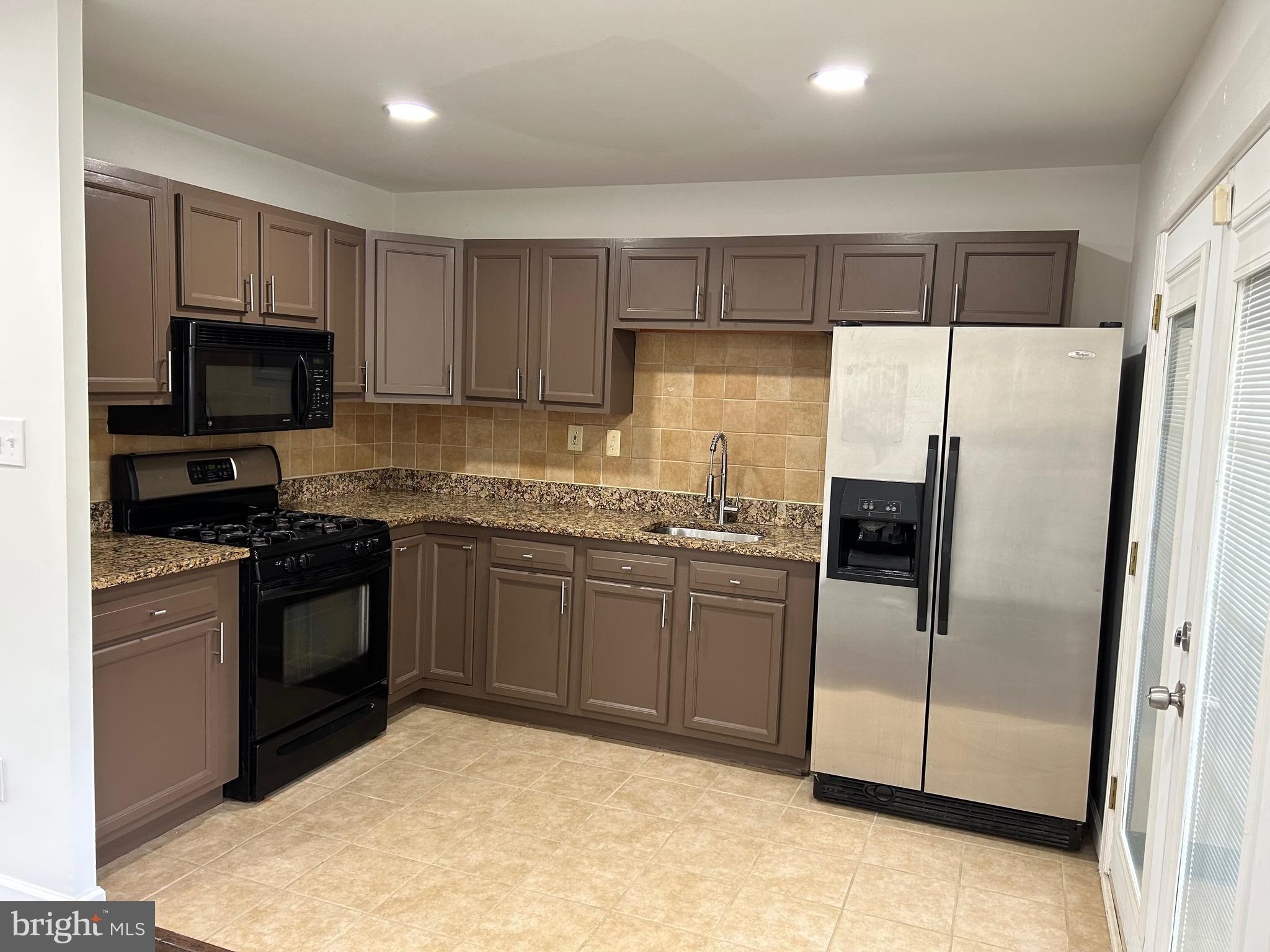 BRADBURY PARK - Residential Lease