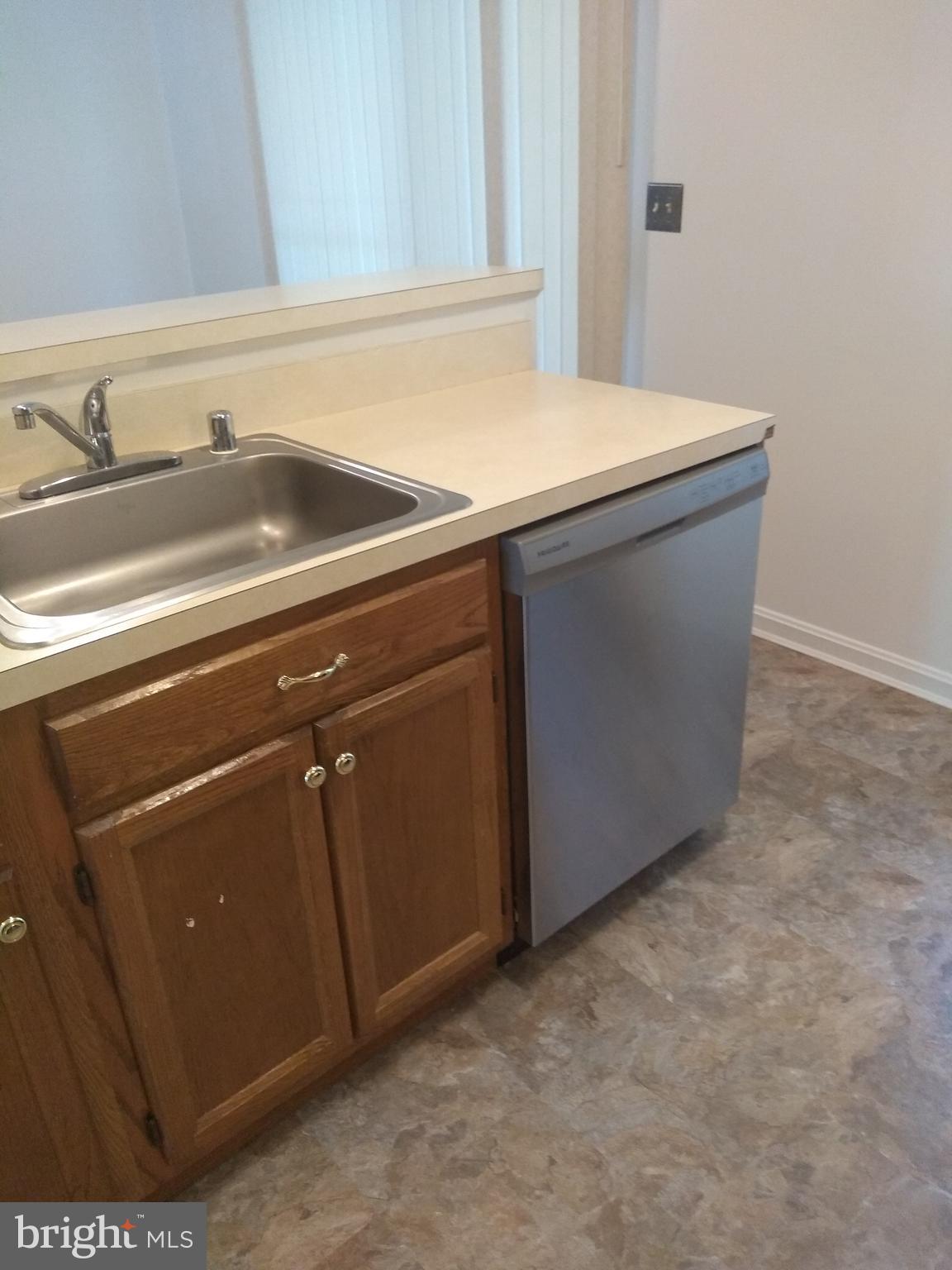 TANGLEWOOD TOWNHOMES SUB - Residential Lease