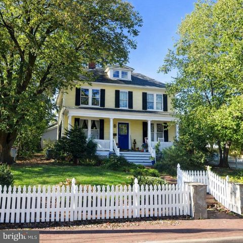 Photo of 407 S King Street, LEESBURG, VA 20175 (MLS # VALO2118356)