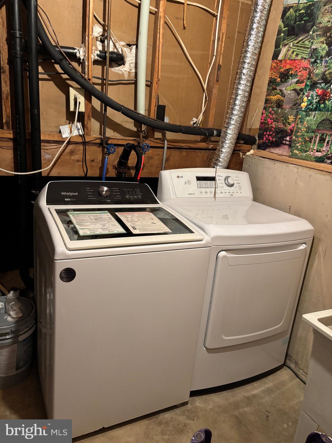 CLINTON WOODS - Residential