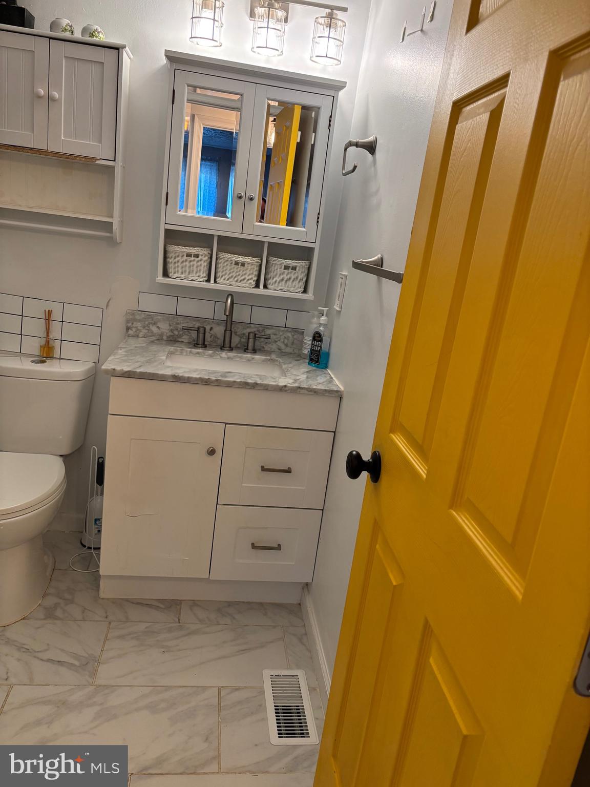 CLINTON WOODS - Residential