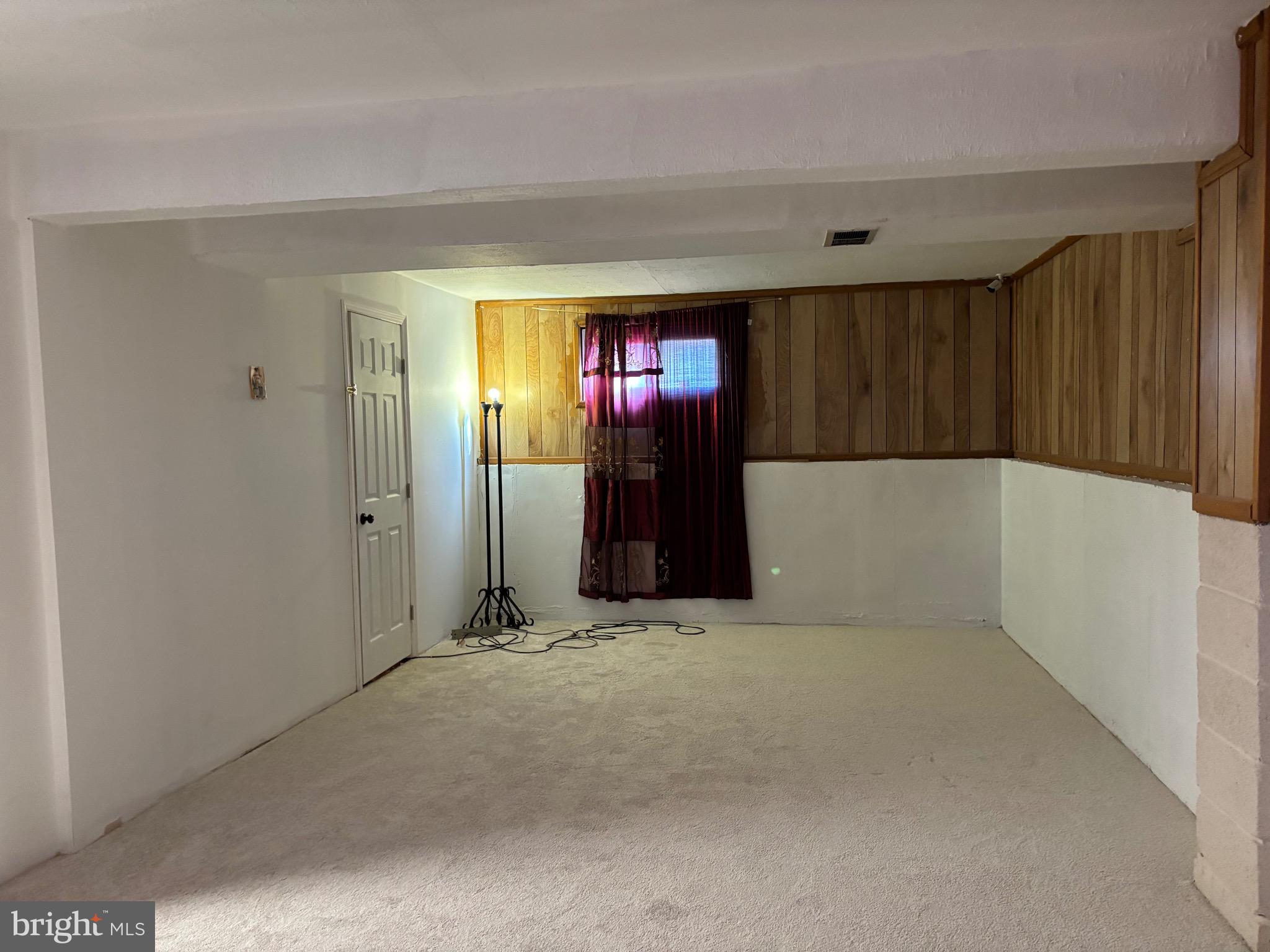 CLINTON WOODS - Residential