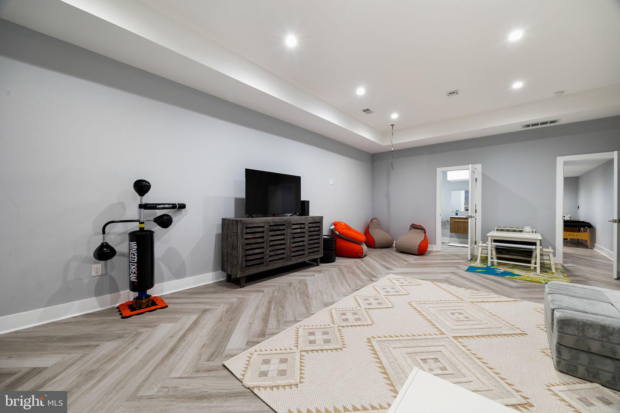 FAIRMOUNT - Residential