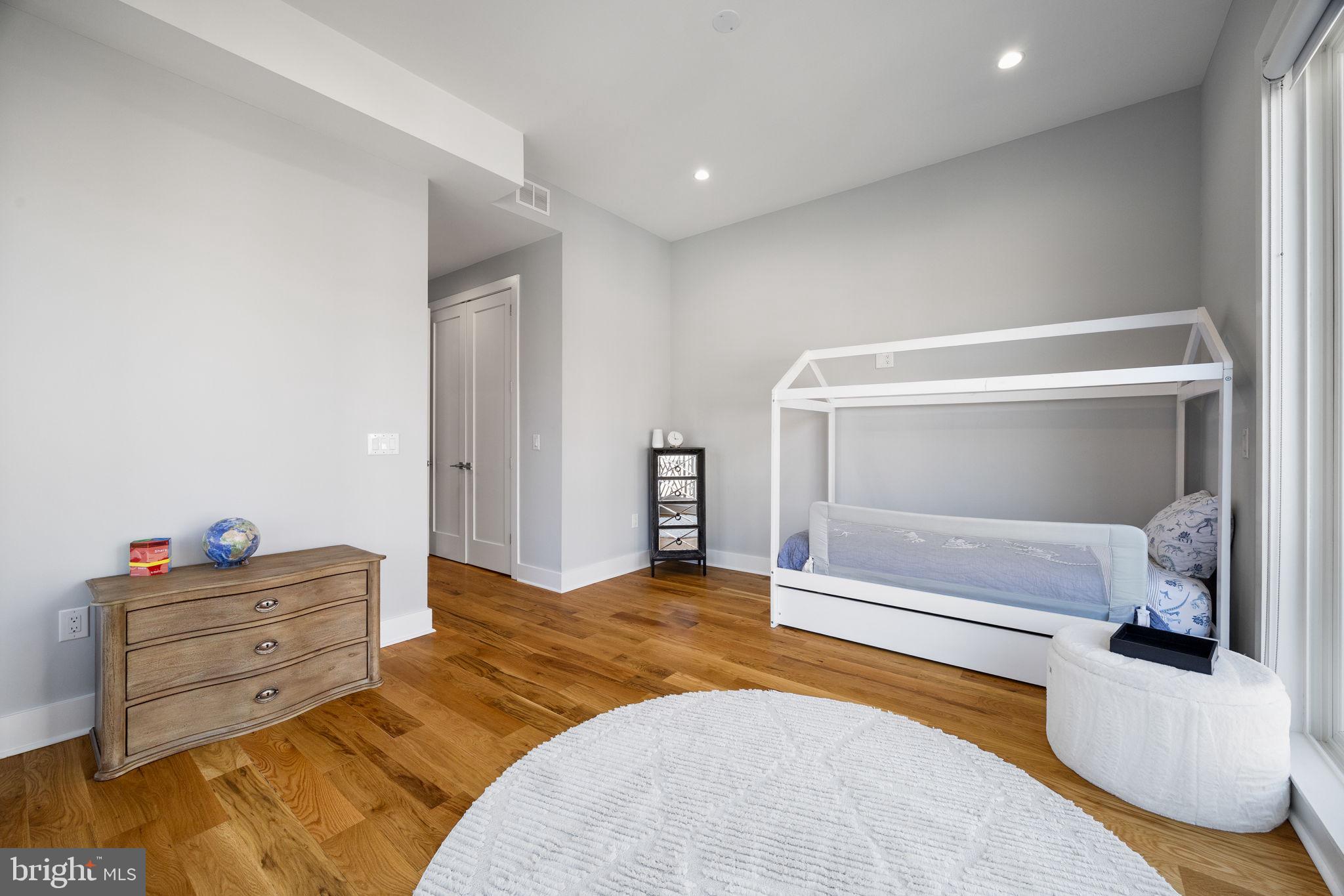 FAIRMOUNT - Residential