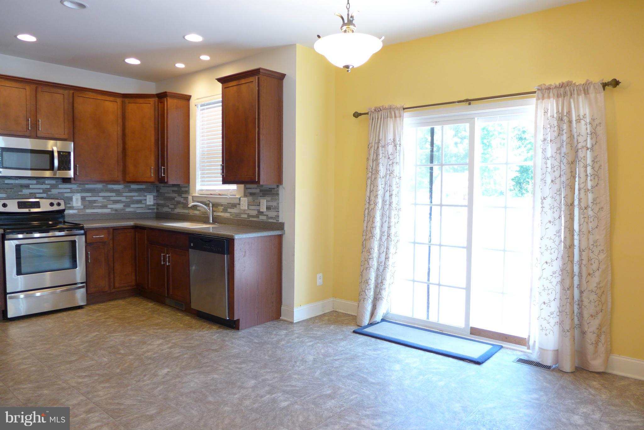 FIVE BUOYS AT ROCK CREEK - Residential Lease