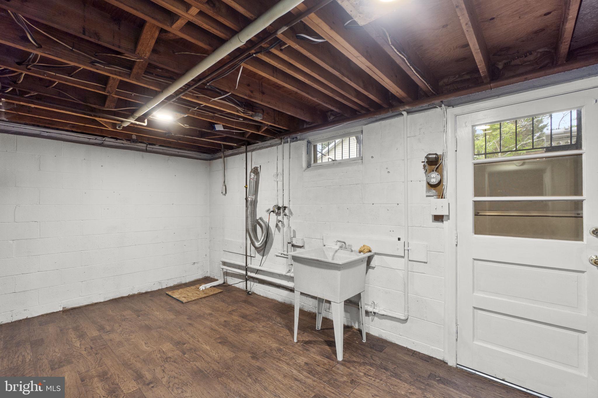 STRAWBRIDGE ESTATES - Residential