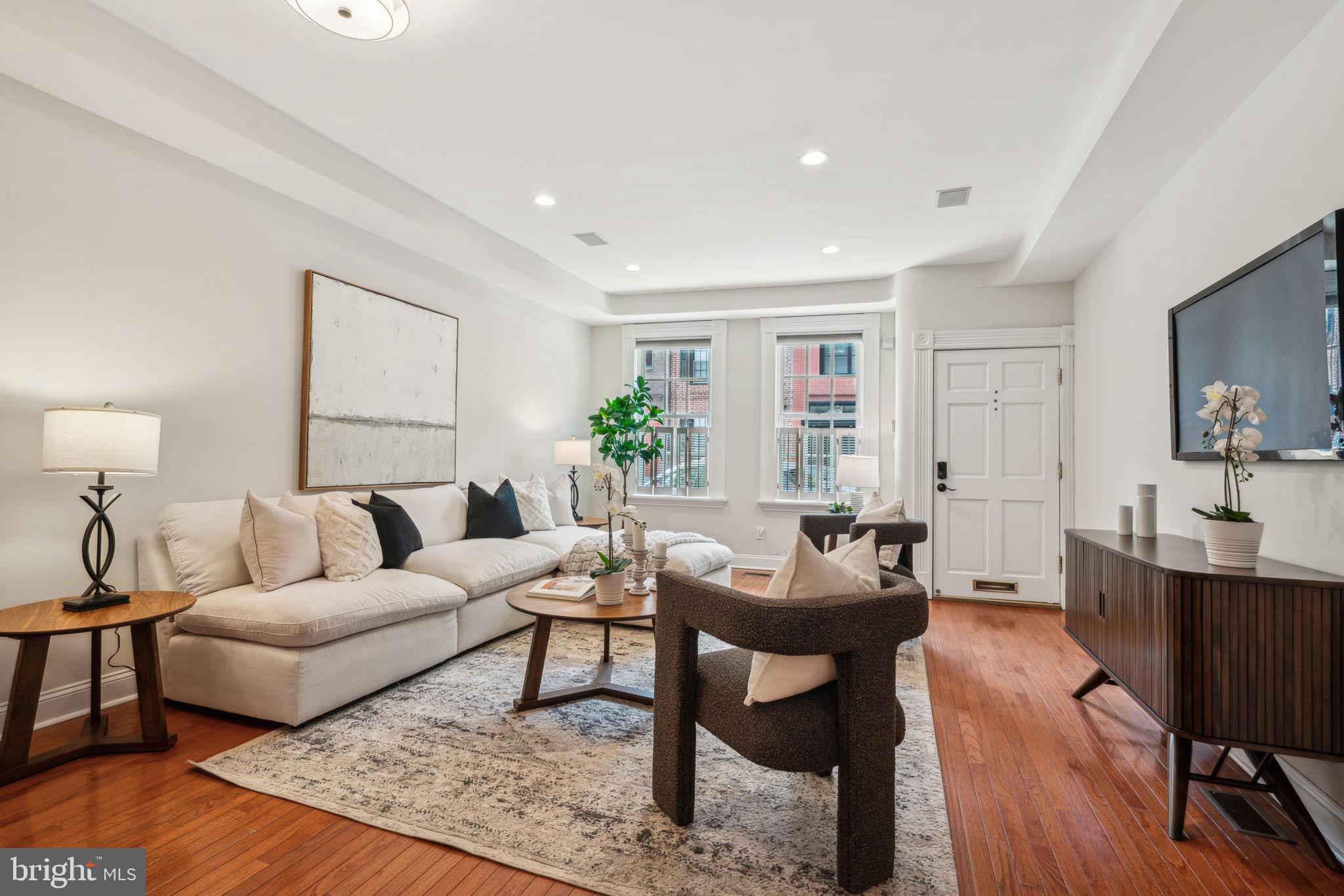 QUEEN VILLAGE - Residential