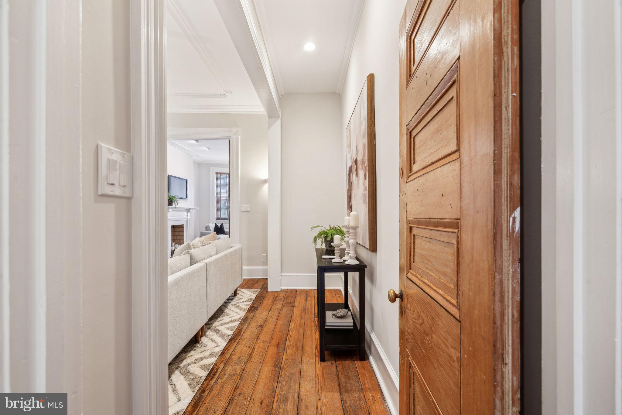 QUEEN VILLAGE - Residential