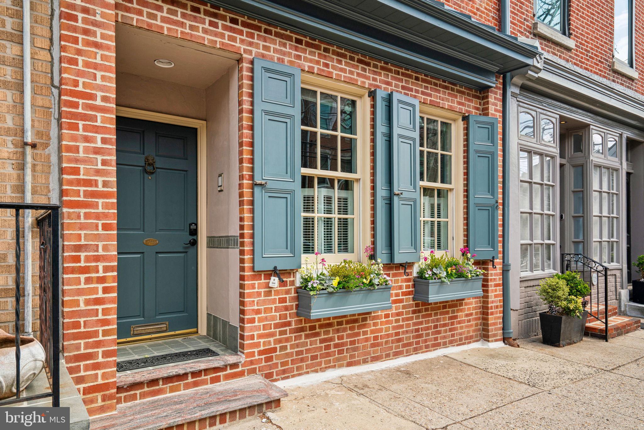 QUEEN VILLAGE - Residential