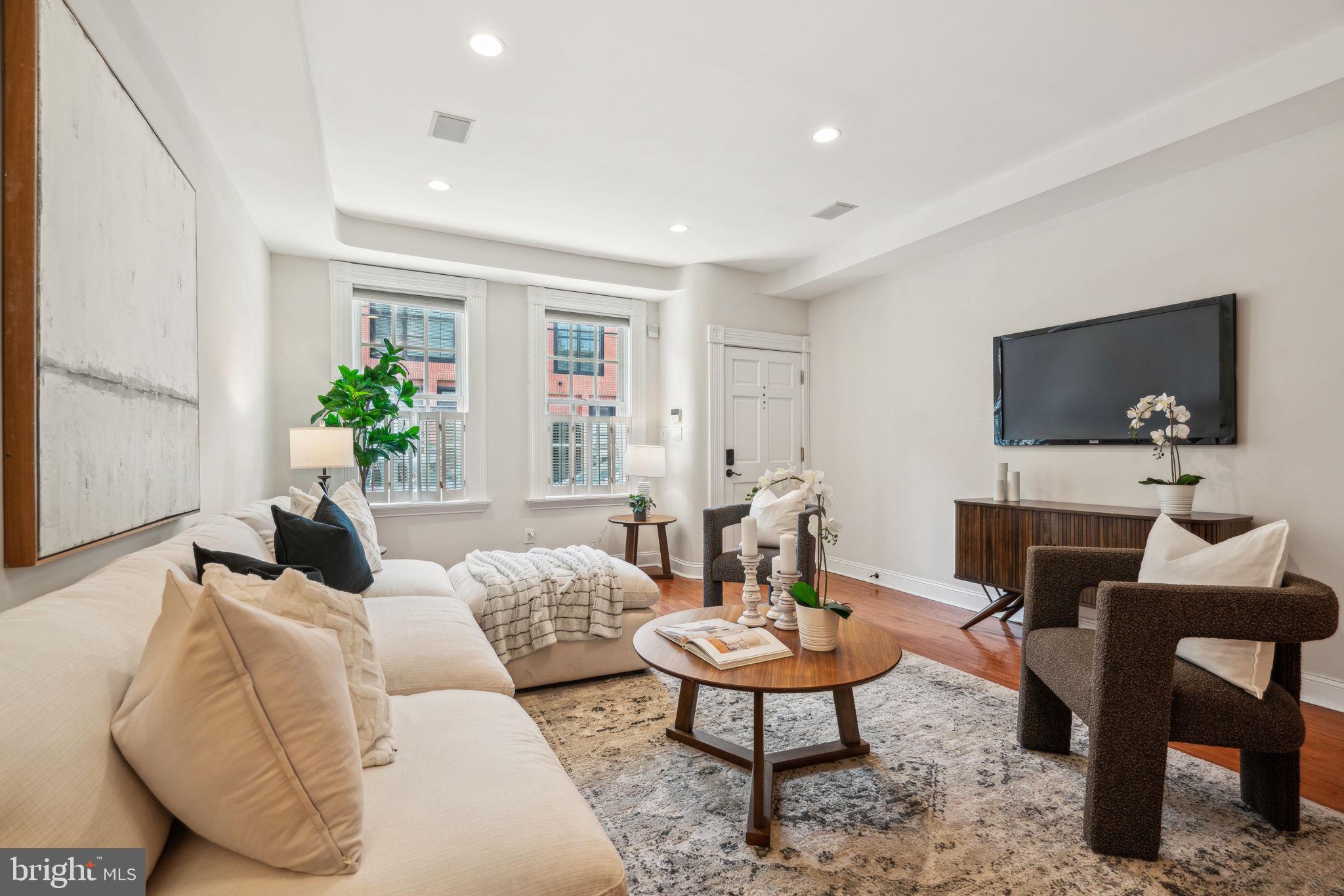 QUEEN VILLAGE - Residential