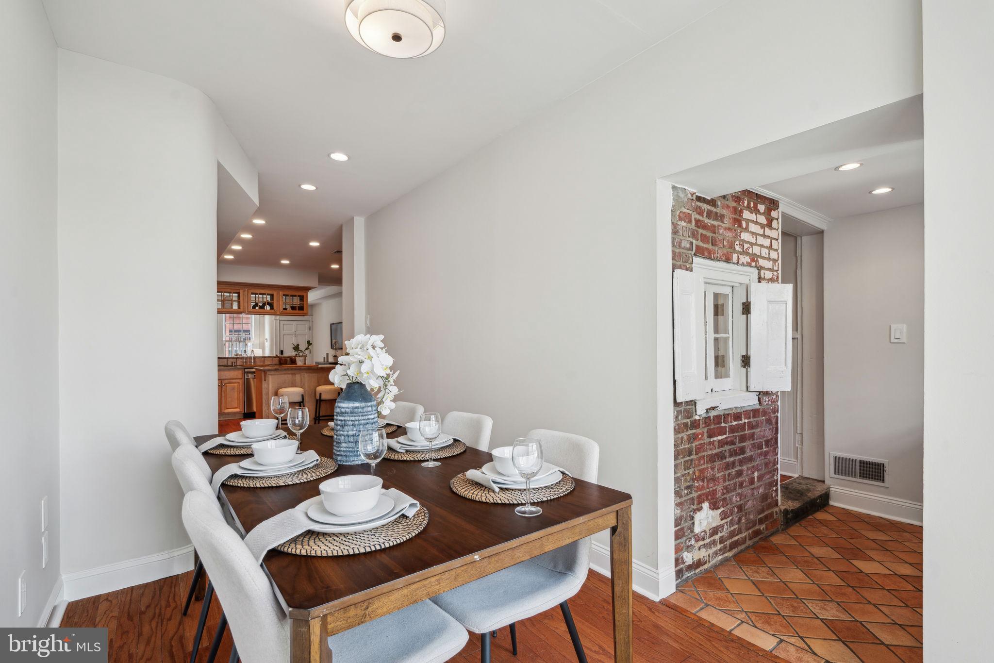 QUEEN VILLAGE - Residential