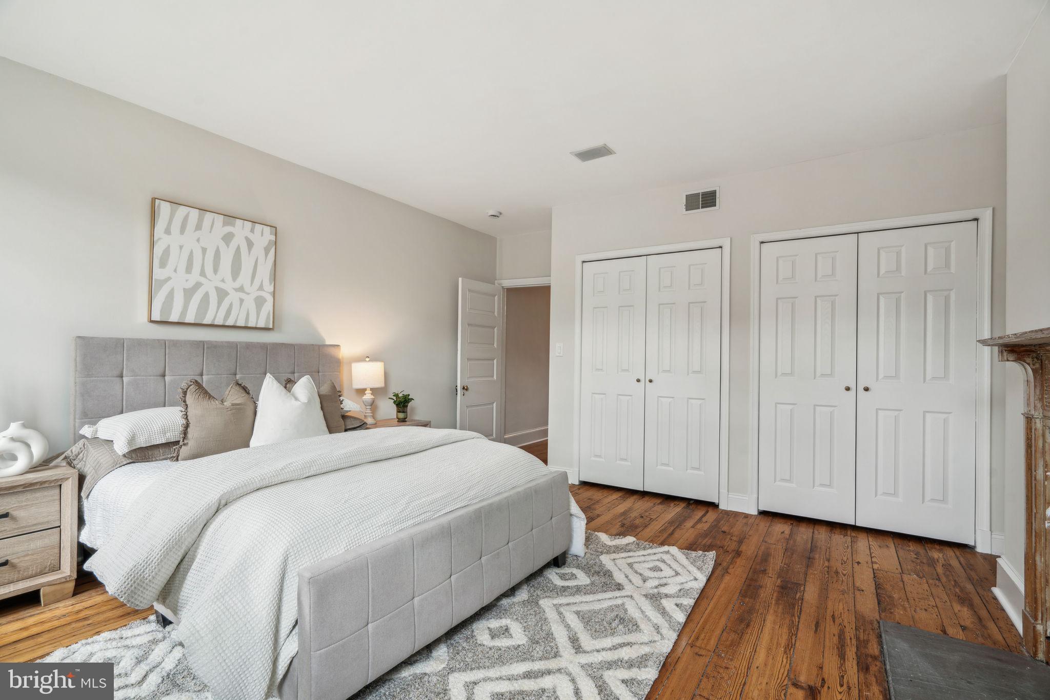 QUEEN VILLAGE - Residential